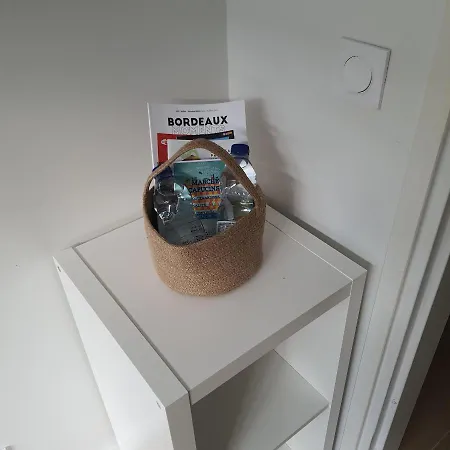 Alloggio in famiglia Jolie Parentale, Et Salle D'eau, Avec Son Coin De Verdure à 5 Minutes à Pied Du Centre Bordeaux