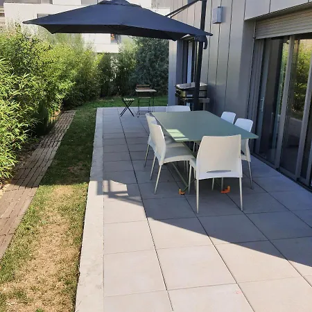 Jolie Parentale, Et Salle D'eau, Avec Son Coin De Verdure à 5 Minutes à Pied Du Centre Alloggio in famiglia