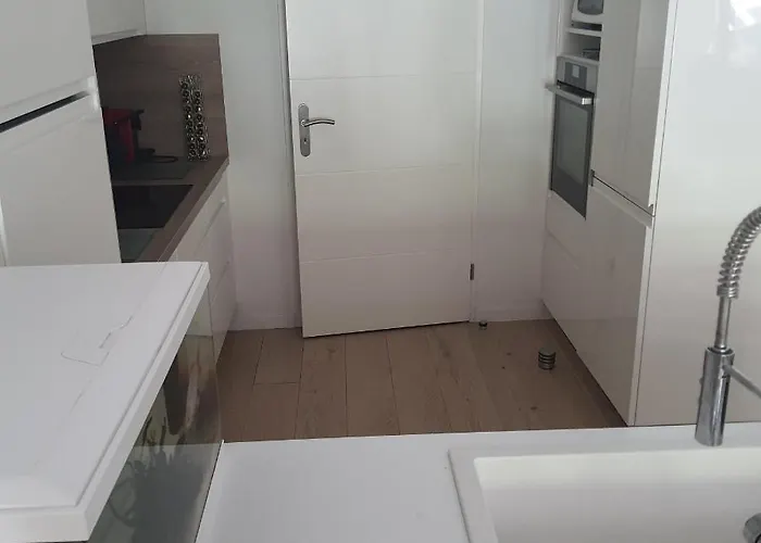 Parentale Du Centre-ville: Verdure Et Tranquillité Homestay *