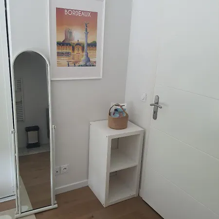 Ubytování v soukromí Jolie Parentale, Et Salle D'eau, Avec Son Coin De Verdure A 5 Minutes A Pied Du Centre