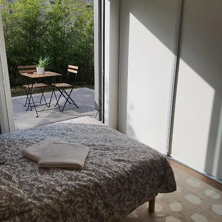 Jolie Parentale, Et Salle D'eau, Avec Son Coin De Verdure A 5 Minutes A Pied Du Centre * Burdeos