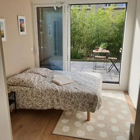 Jolie Parentale, Et Salle D'eau, Avec Son Coin De Verdure A 5 Minutes A Pied Du Centre Habitación en casa particular Burdeos