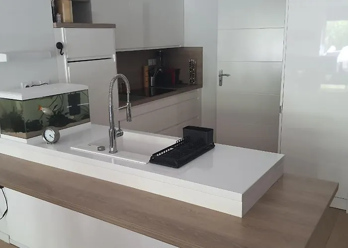 Alloggio in famiglia Jolie Parentale, Et Salle D'eau, Avec Son Coin De Verdure à 5 Minutes à Pied Du Centre Bordeaux